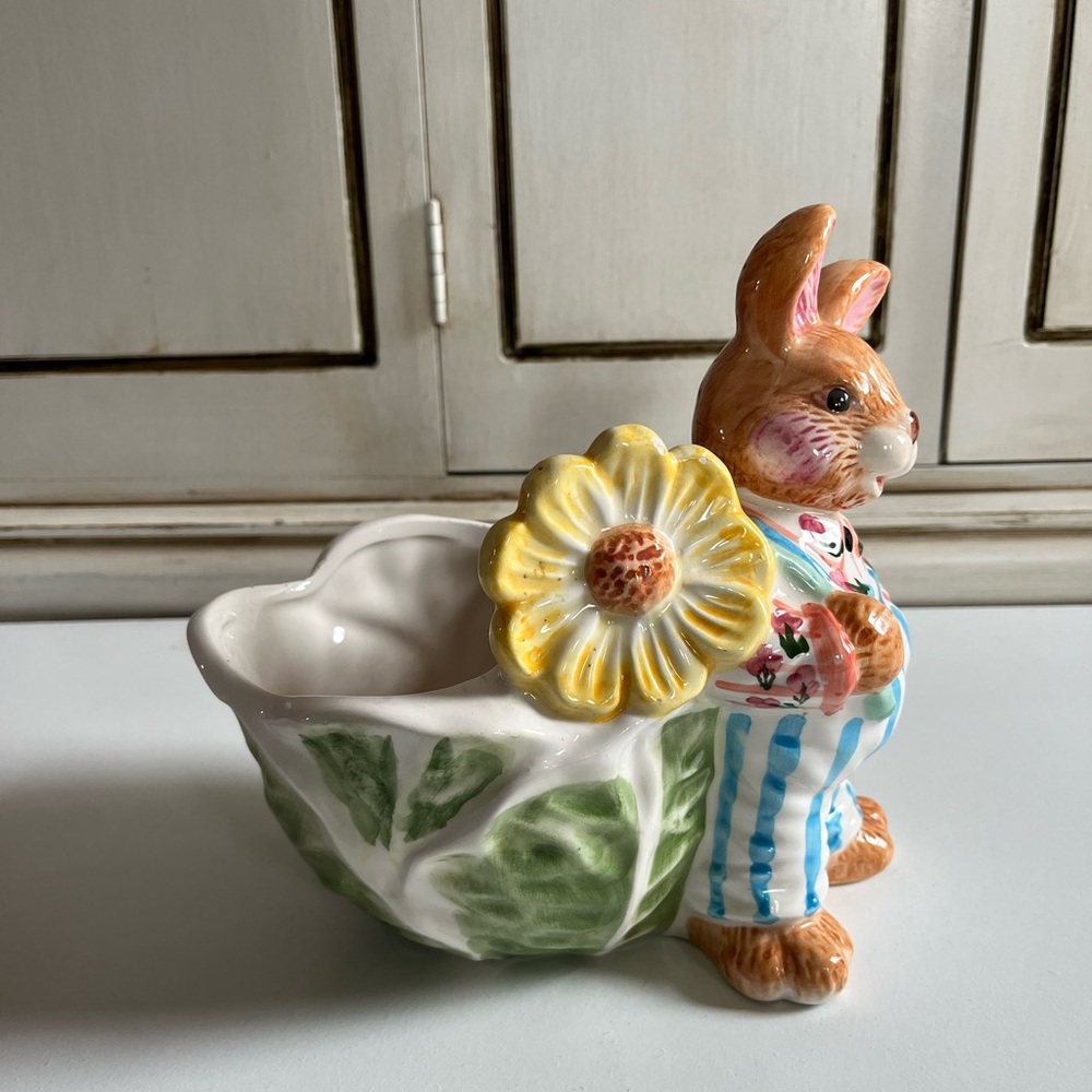 VTG Design Pac Spring Easter Bunny Rabbit w/Cabbage Flower Planter Candy dish